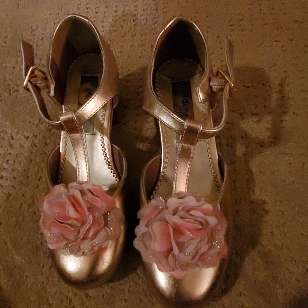 Slightly used girls dress shoe